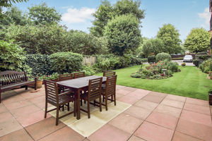 REAR COMMUNAL GARDENS- click for photo gallery